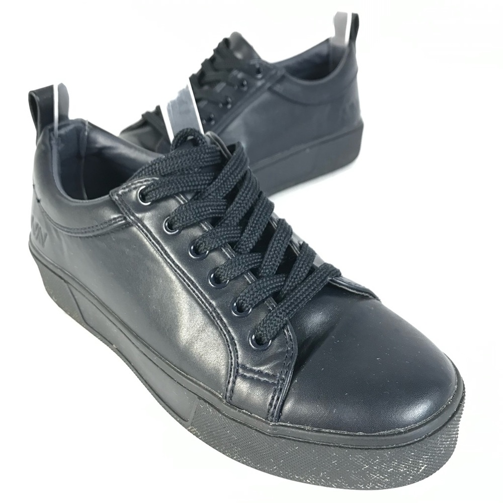 ⭐️SALE⭐️Matt & Nat Navy Sneakers Vegan Friendly 🇨🇦 made size 7 (fit small)